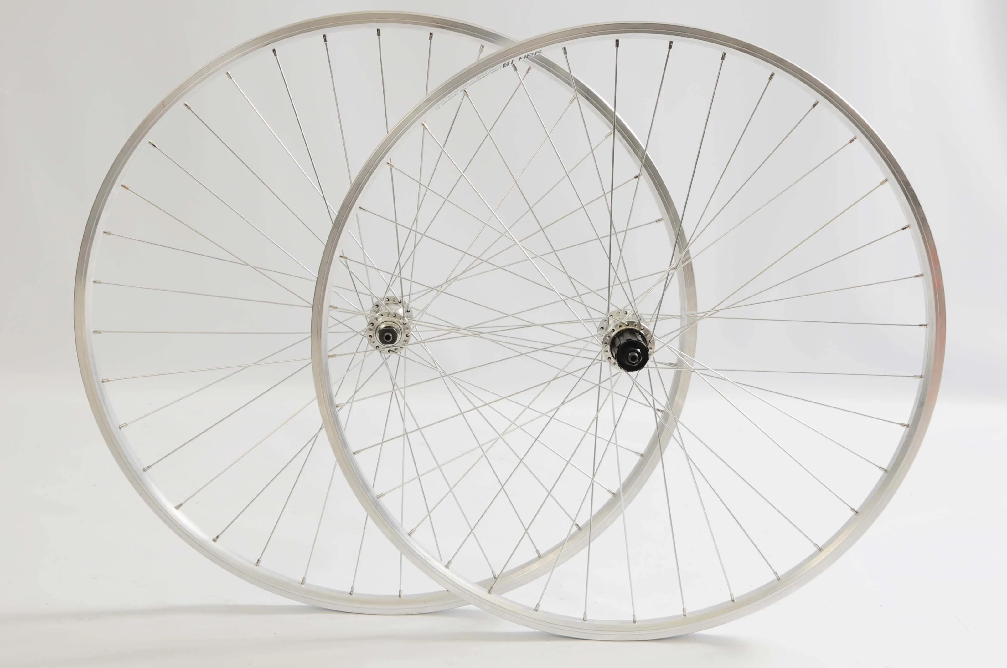 PAIR 700c (622x19) HYBRID TREKKING BIKE WHEELS SHIMANO rm40-8 SUITS 8 or 9 SPD CASSETTE