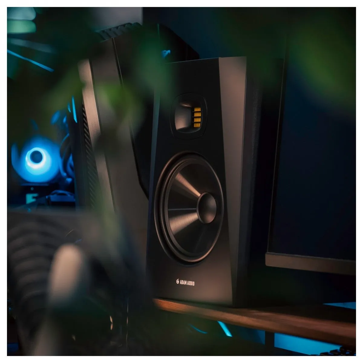 T8V Nearfield Monitor, 2-way, 8" woofer (Pair)